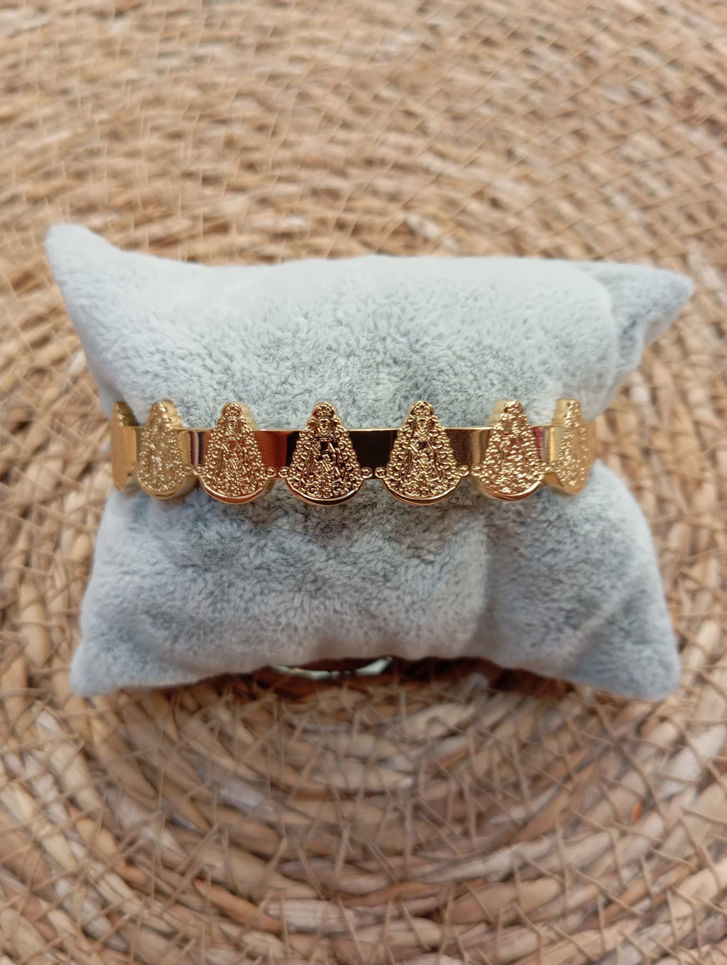 PULSERA VIRGEN DEL ROCIO DORADA RIGIDA