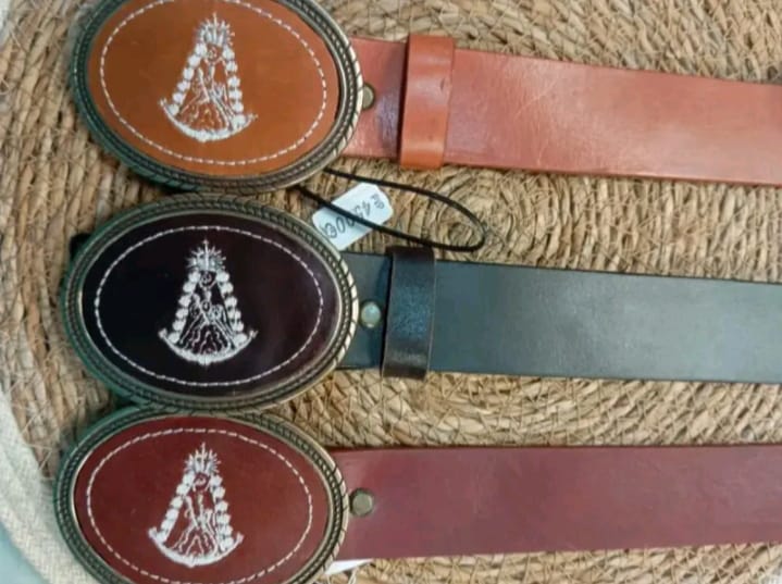 CINTURON ROCIERO DE PIEL CON HEBILLA BORDADA