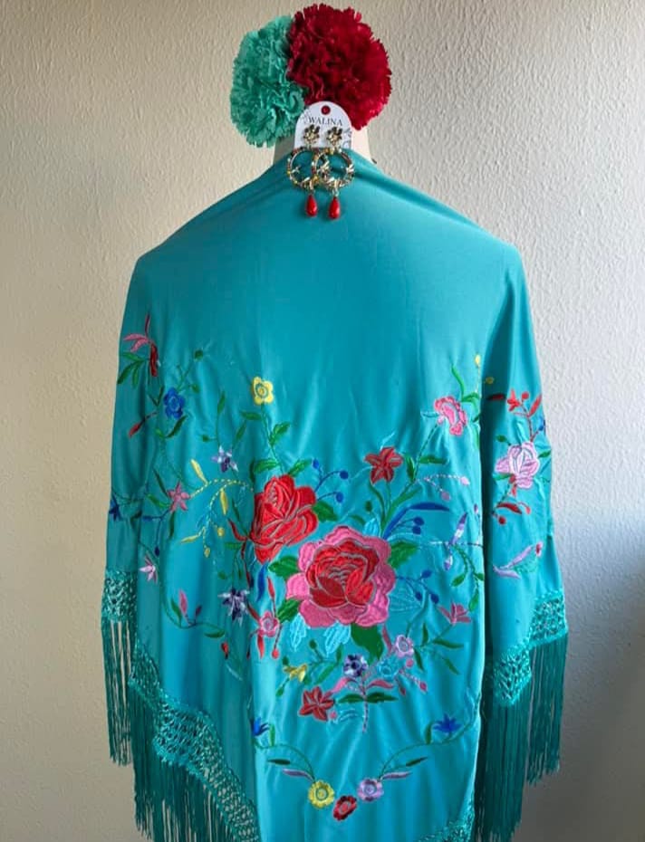 MANTON BORDADO VERDE AGUA CON FLORES COLORES