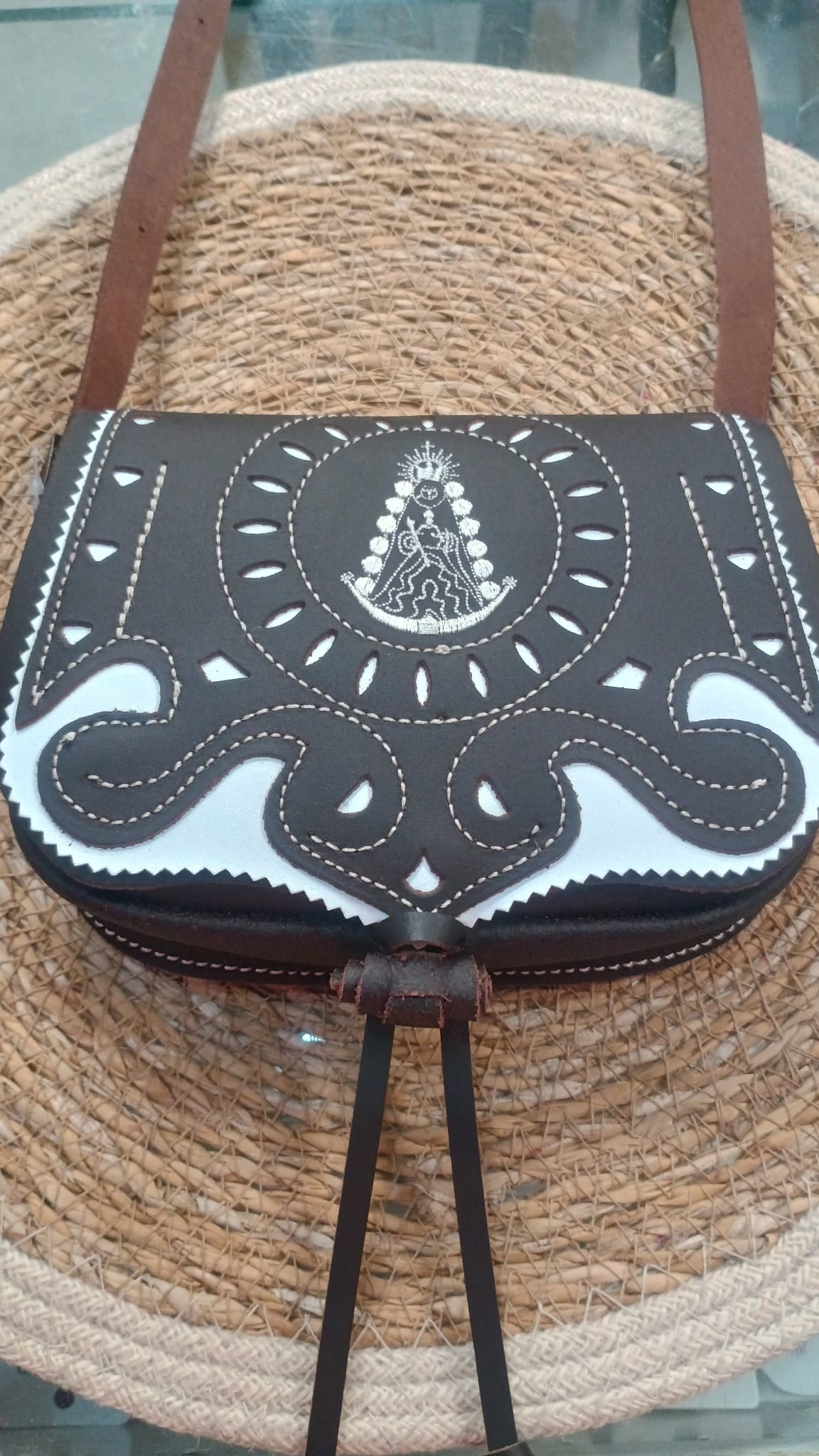 BOLSO RIÑONERA DE PIEL CON LA VIRGEN DEL ROCIO