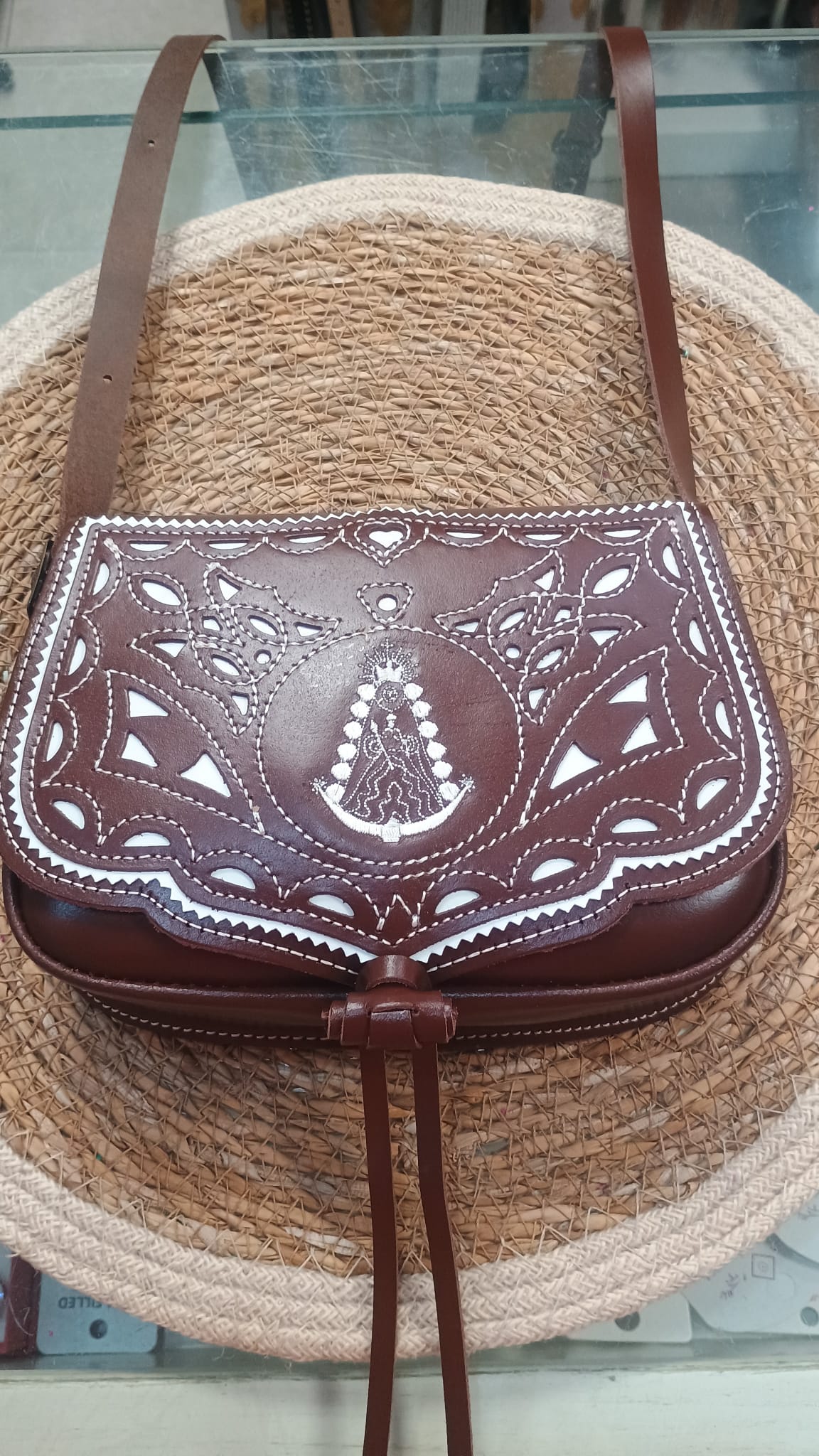BOLSO ROÑONERA DE PIEL VIRGEN DEL ROCIO