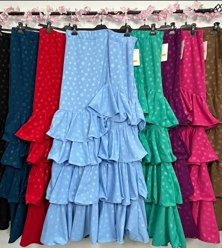 FALDA CON VOLANTES Y LUNARES BROCADOS