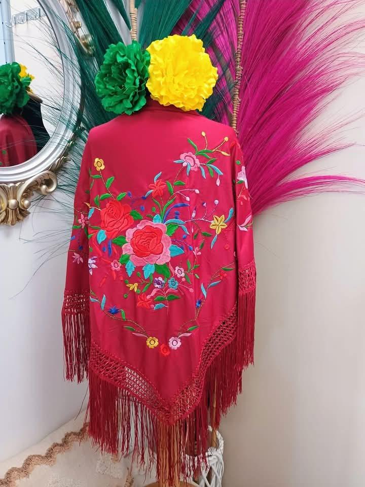MANTON BORDADO BURDEOS FLORES COLORES
