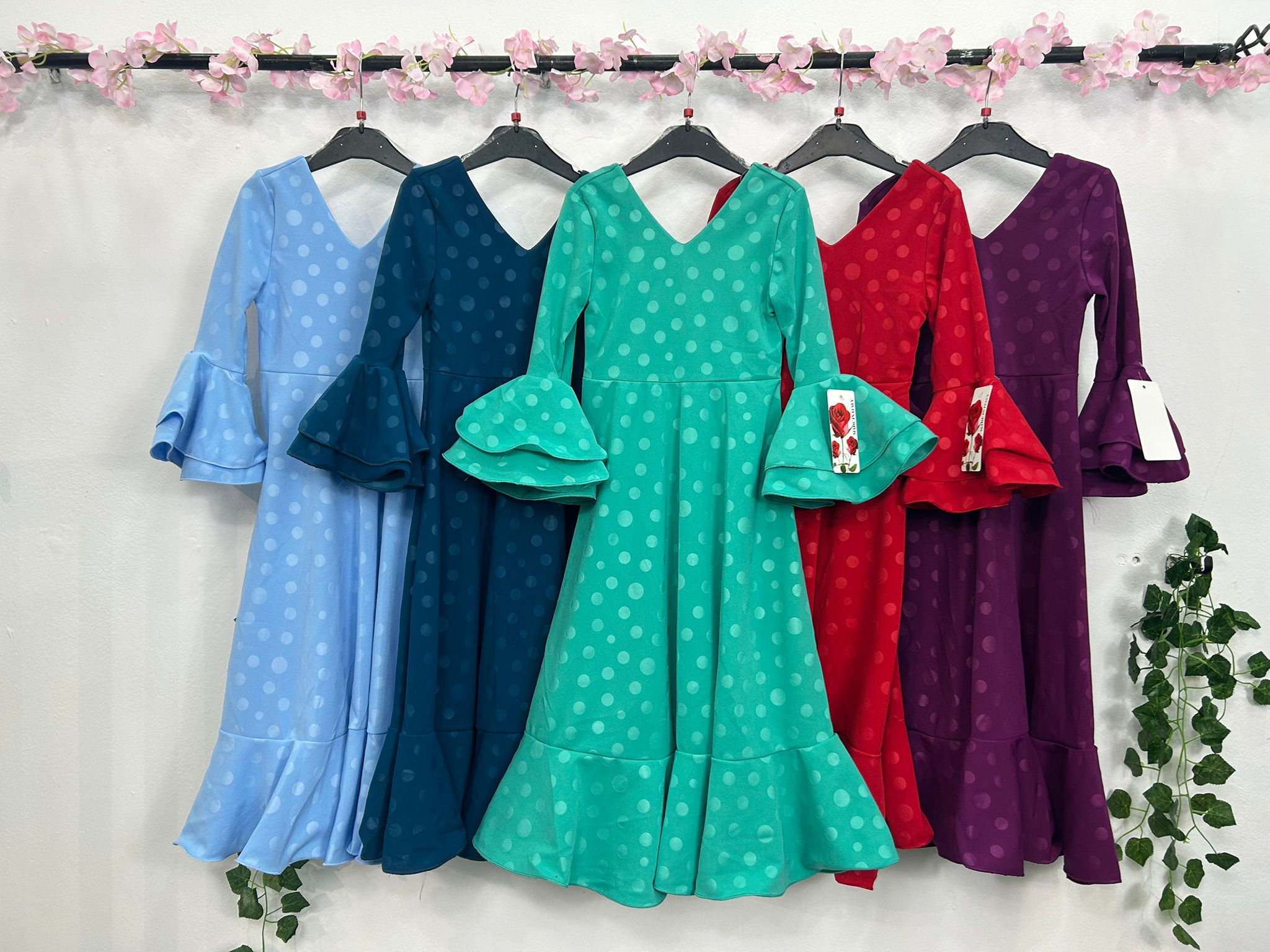 BATA DE FLAMENCA PARA NIÑA CON LUNARES BROCADOS