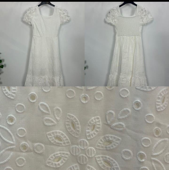 BATA DE FLAMENCA NIÑA PERFORADA