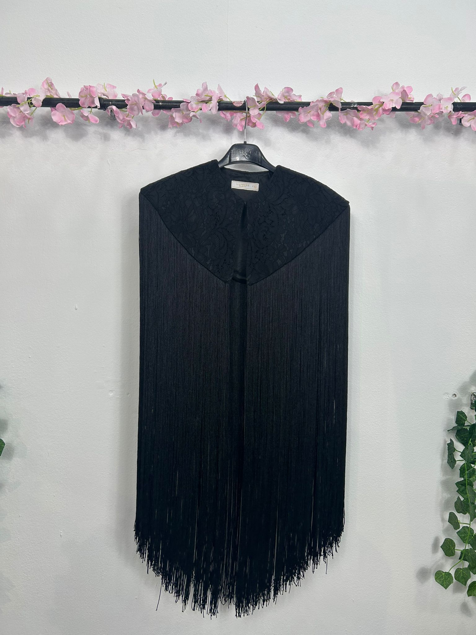 CAPA FLAMENCA DE ENCAJE NEGRA