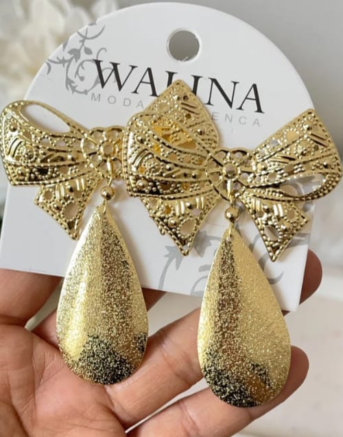 PENDIENTES LAZO DORADO