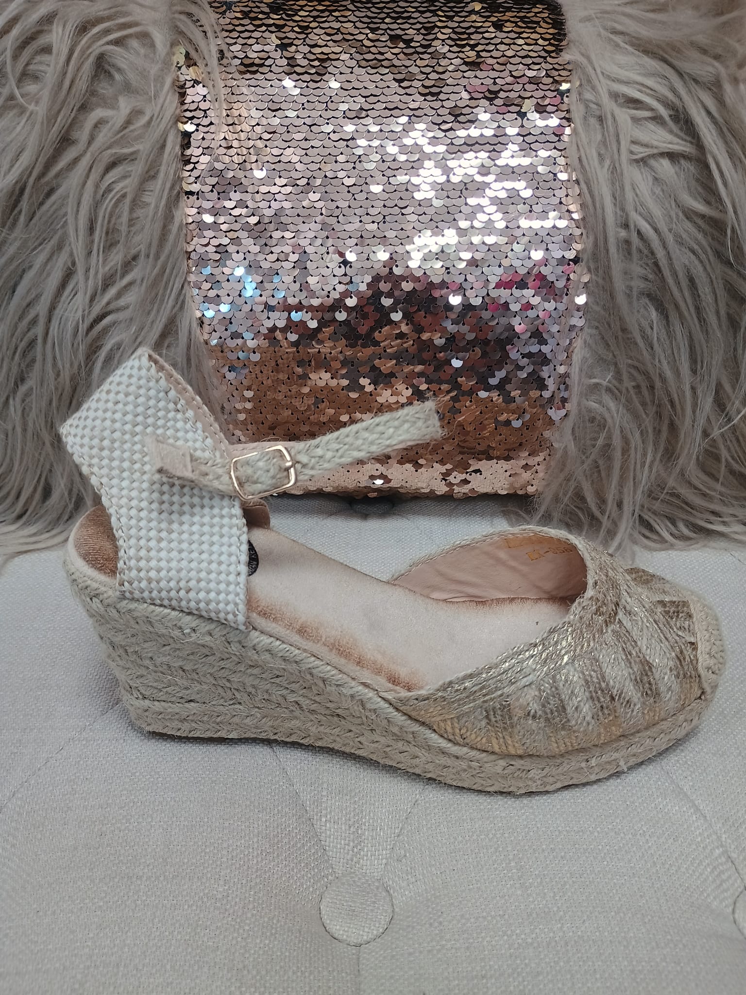 ZAPATILLAS DE ESPARTO COLOR DORADO