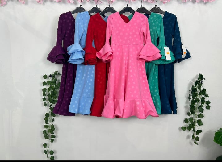 BATA DE FLAMENCA PARA NIÑA CON LUNARES BROCADOS