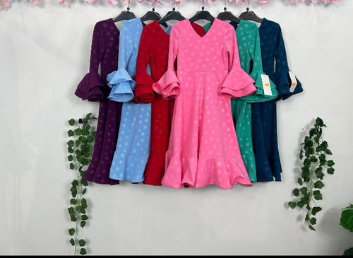 BATA DE FLAMENCA PARA NIÑA CON LUNARES BROCADOS