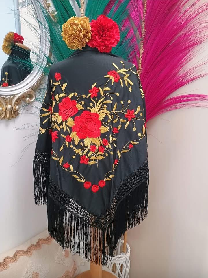 MANTON BORDADO NEGRO FLORES ORO/ROJO