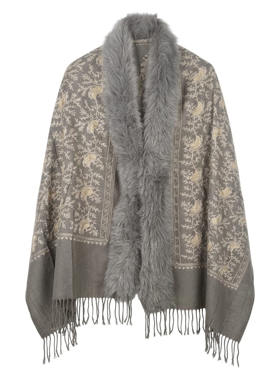 CAPA BORDADA CON CUELLO DE PELO