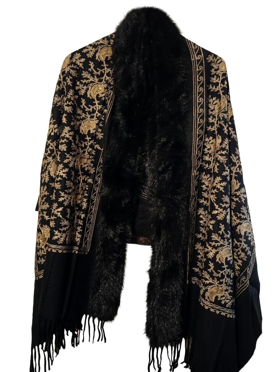 CAPA BORDADA CON CUELLO DE PELO