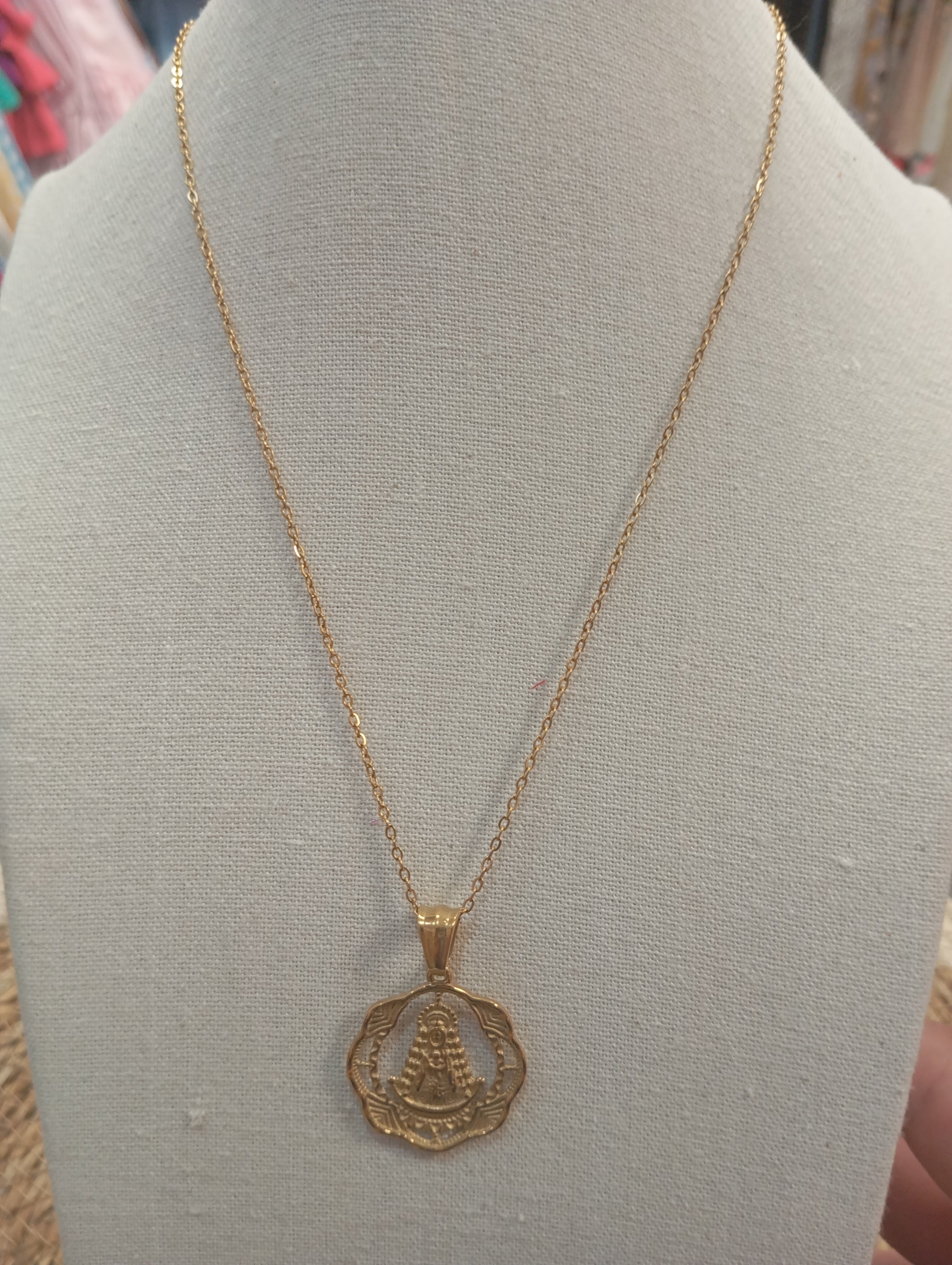 MEDALLA VIRGEN DEL ROCIO CON CADENA EN ACERO