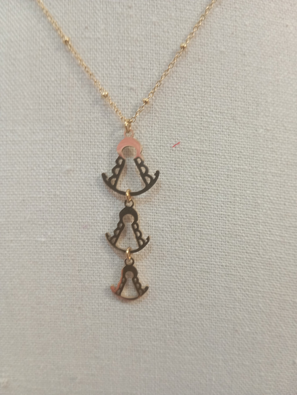 COLGANTE VIRGEN DEL ROCIO CON CADENA EN ACERO