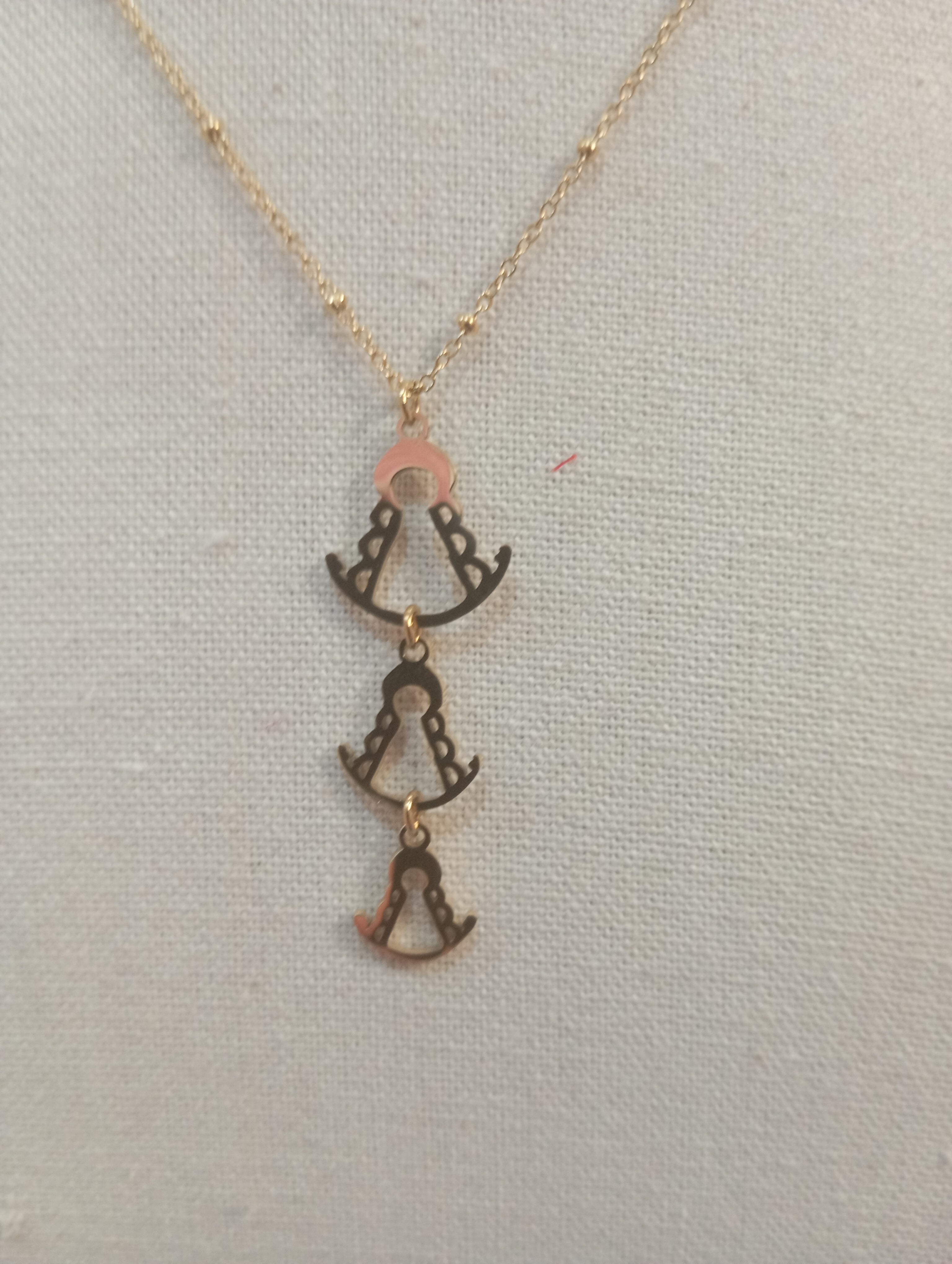 COLGANTE VIRGEN DEL ROCIO CON CADENA EN ACERO