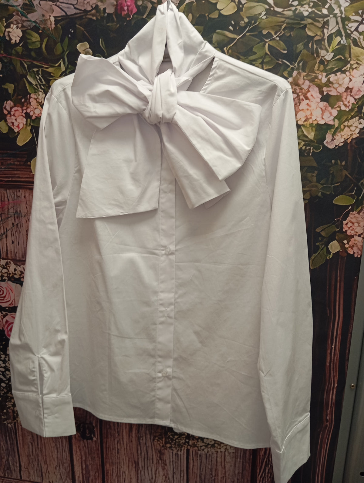 CAMISA BLANCA CON LAZO