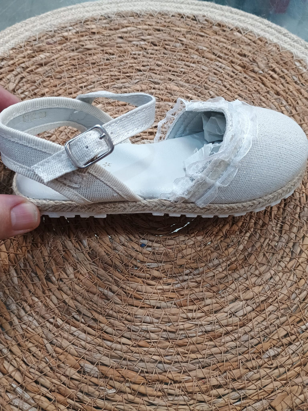 ZAPATILLAS ESPARTO NIÑA COLOR BEIGE CON ENCAJE