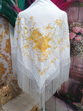 MANTON BORDADO BLANCO CON FLOR DORADA
