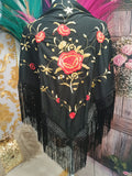 MANTON BORDADO NEGRO CON FLOR ROJO Y ORO
