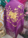 MANTON BORDADO MORADO CON FLOR ORO