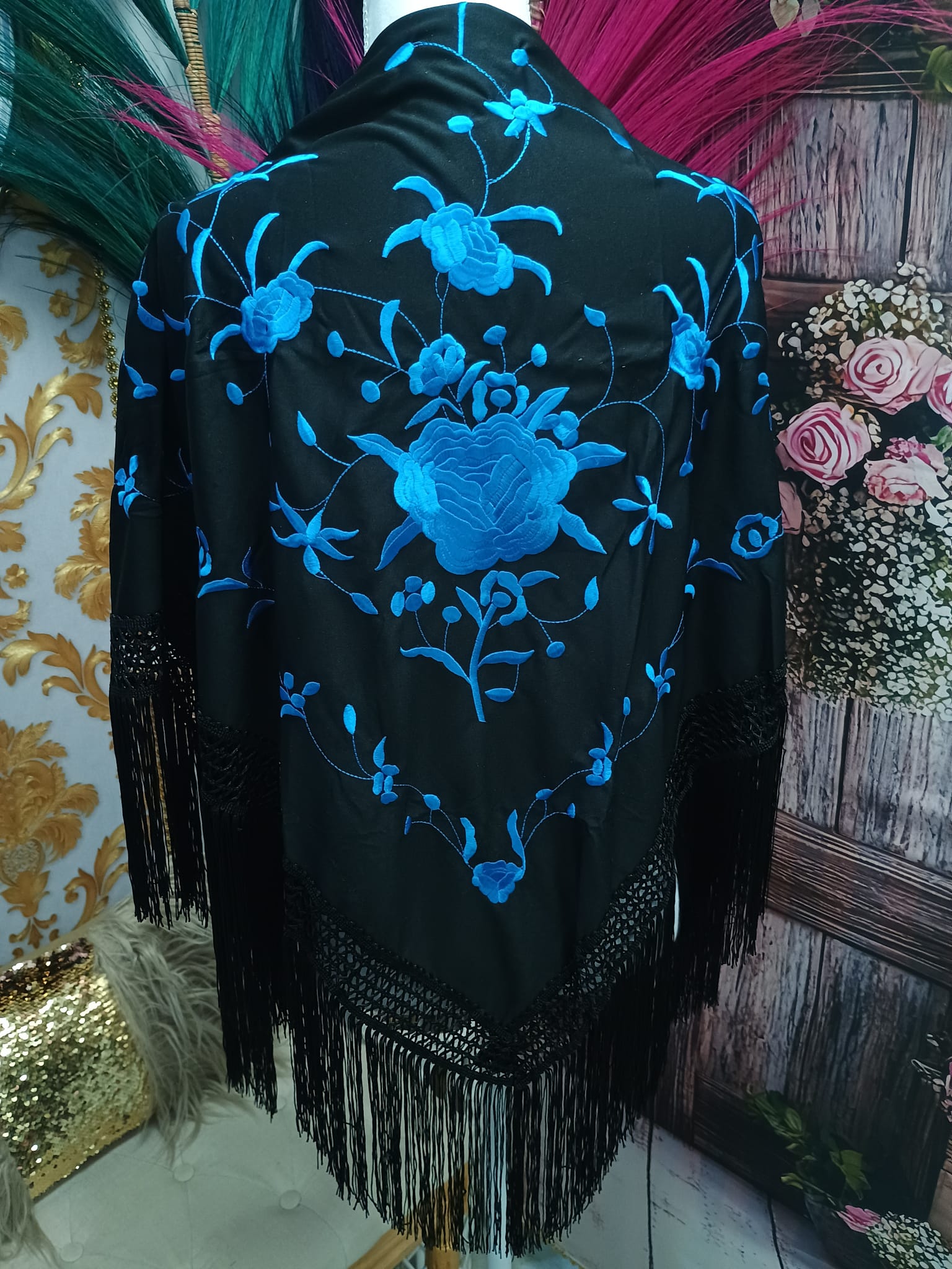 MANTON BORDADO NEGRO CON FLOR TURQUESA