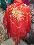 MANTON BORDADO ROJO CON FLOR ORO