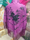 MANTON BORDADO MORADO CON FLOR NEGRA