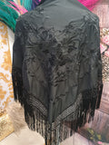 MANTON BORDADO NEGRO CON FLOR AL TONO