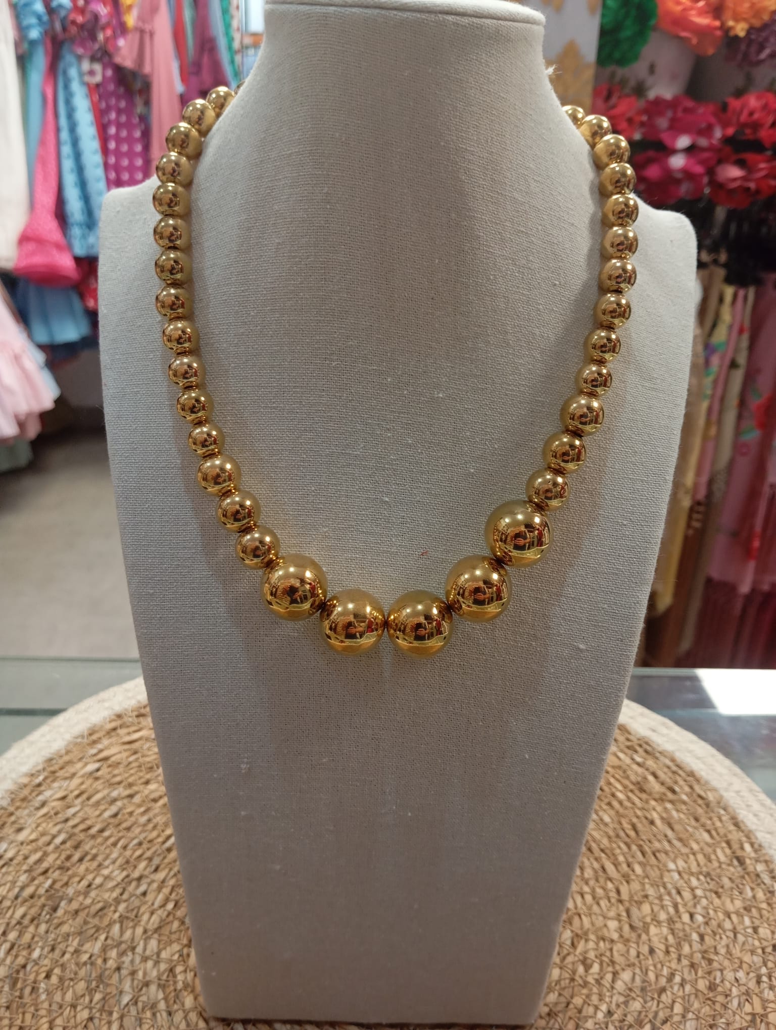 COLLAR BOLAS DORADO