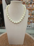 COLLAR BOLAS COLOR BEIGE