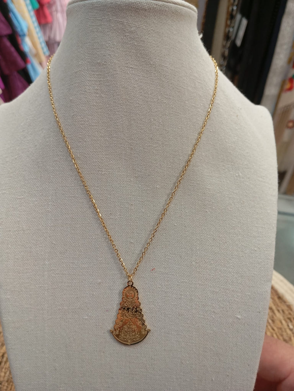 MEDALLA VIRGEN DEL ROCIO Y CADENA EN ACERO GRABADO A LASER