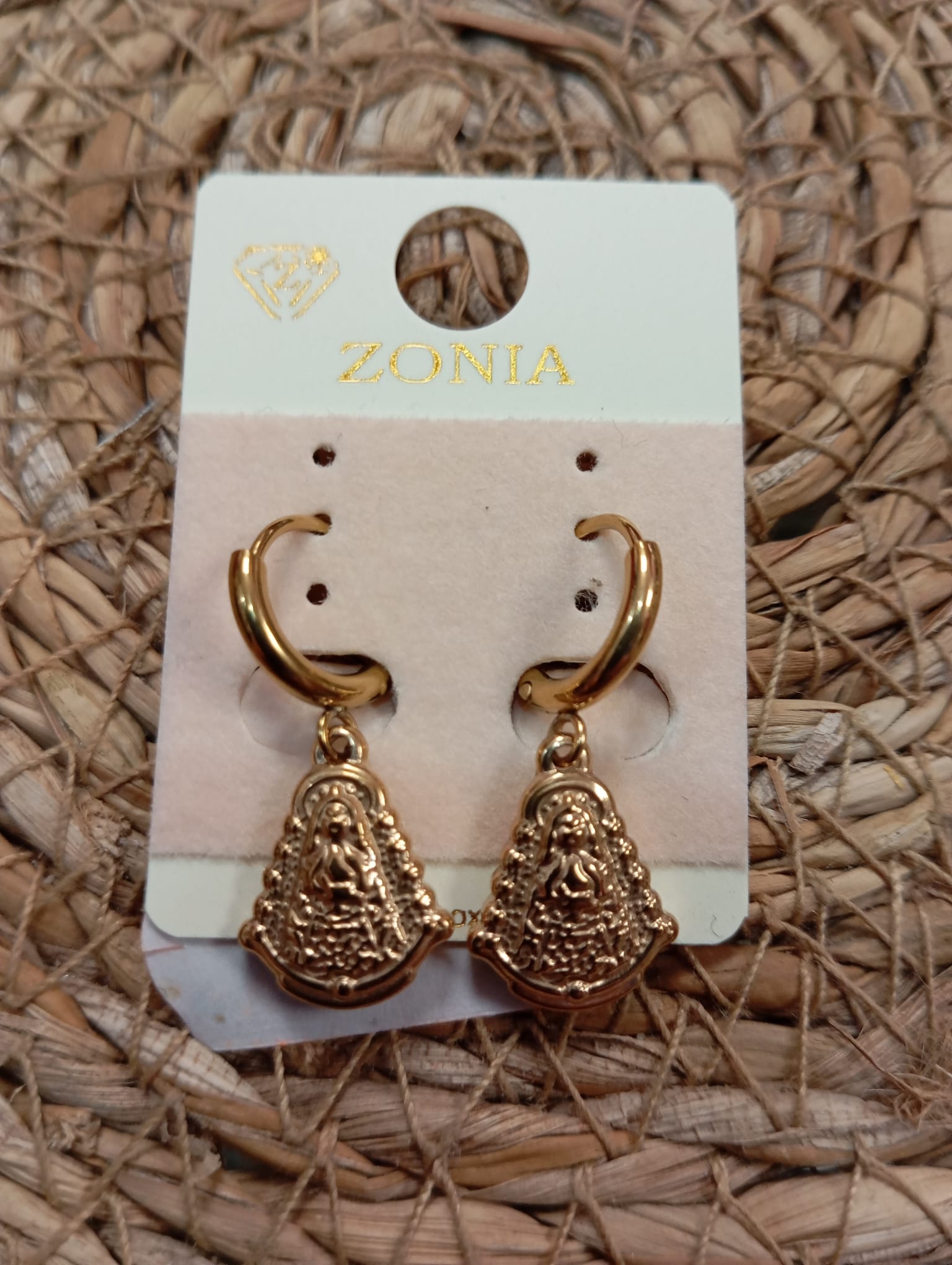 PENDIENTES ARITOS CON LA VIRGEN DEL ROCIO EN ACERO