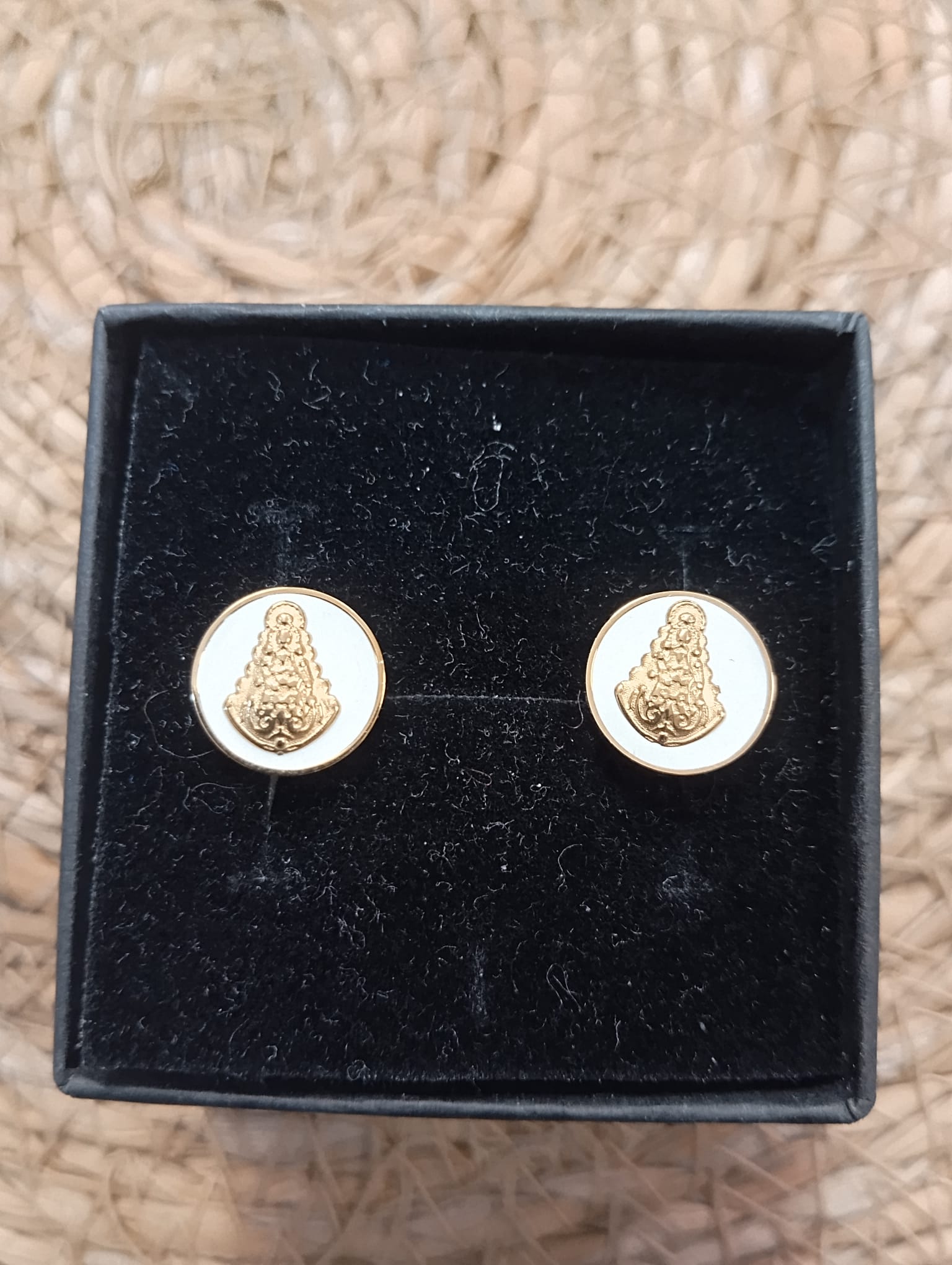 PENDIENTES VIRGEN DEL ROCIO COLOR BLANCO EN ACERO
