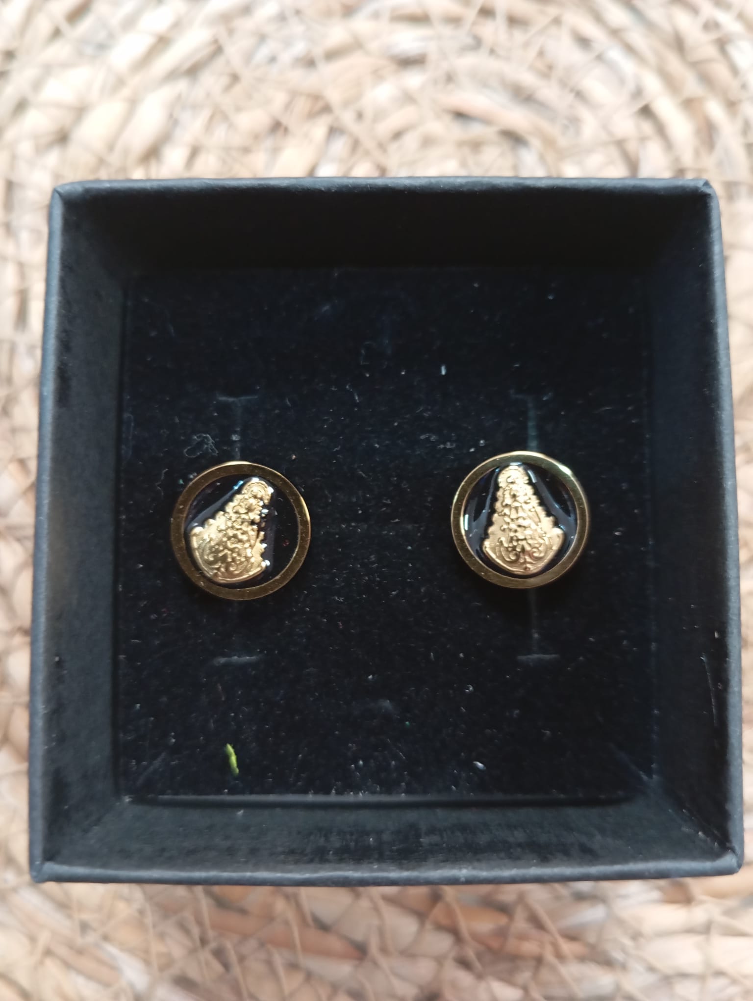 PENDIENTES VIRGEN DEL ROCIO COLOR NEGRO EN ACERO