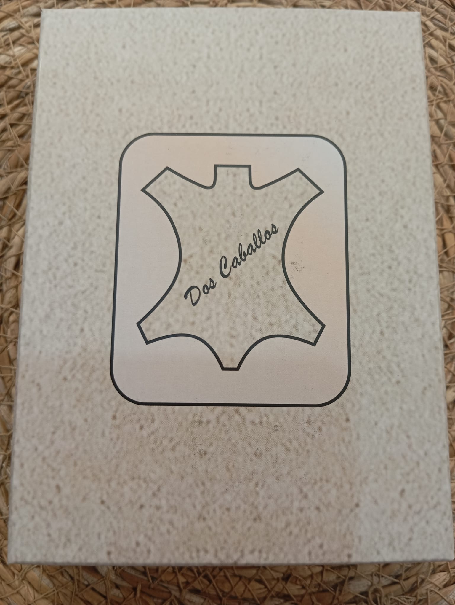 CARTERA DE PIEL BORDADA DE LA MARCA DOS CABALLOS
