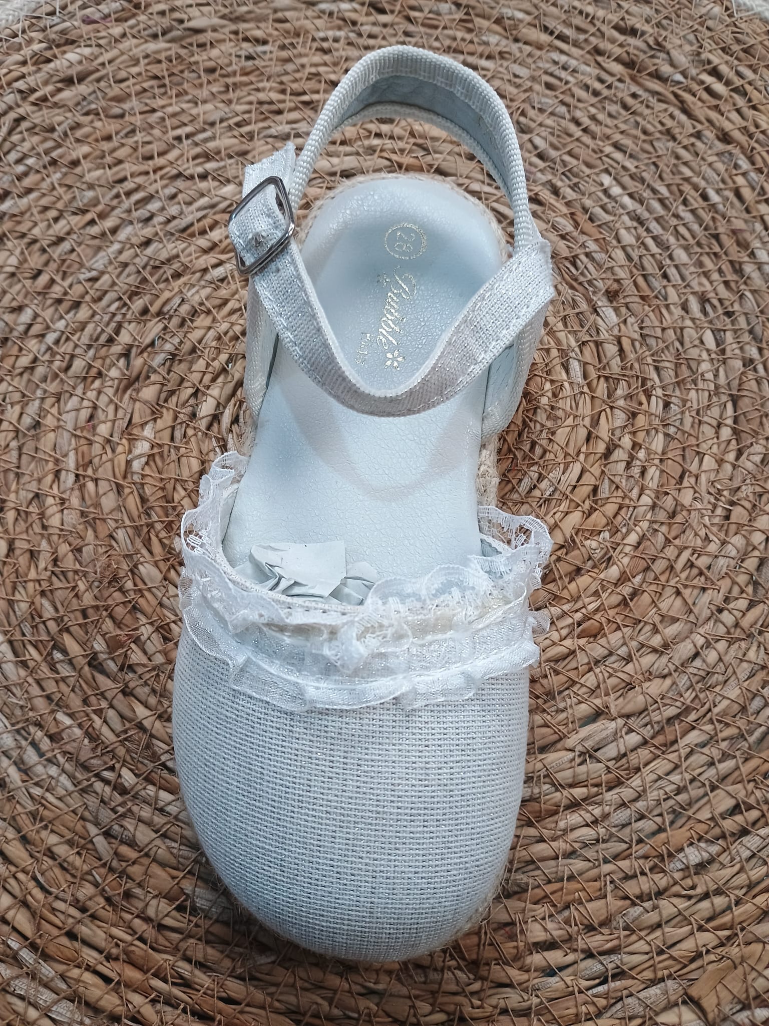 ZAPATILLAS ESPARTO NIÑA COLOR BEIGE CON ENCAJE