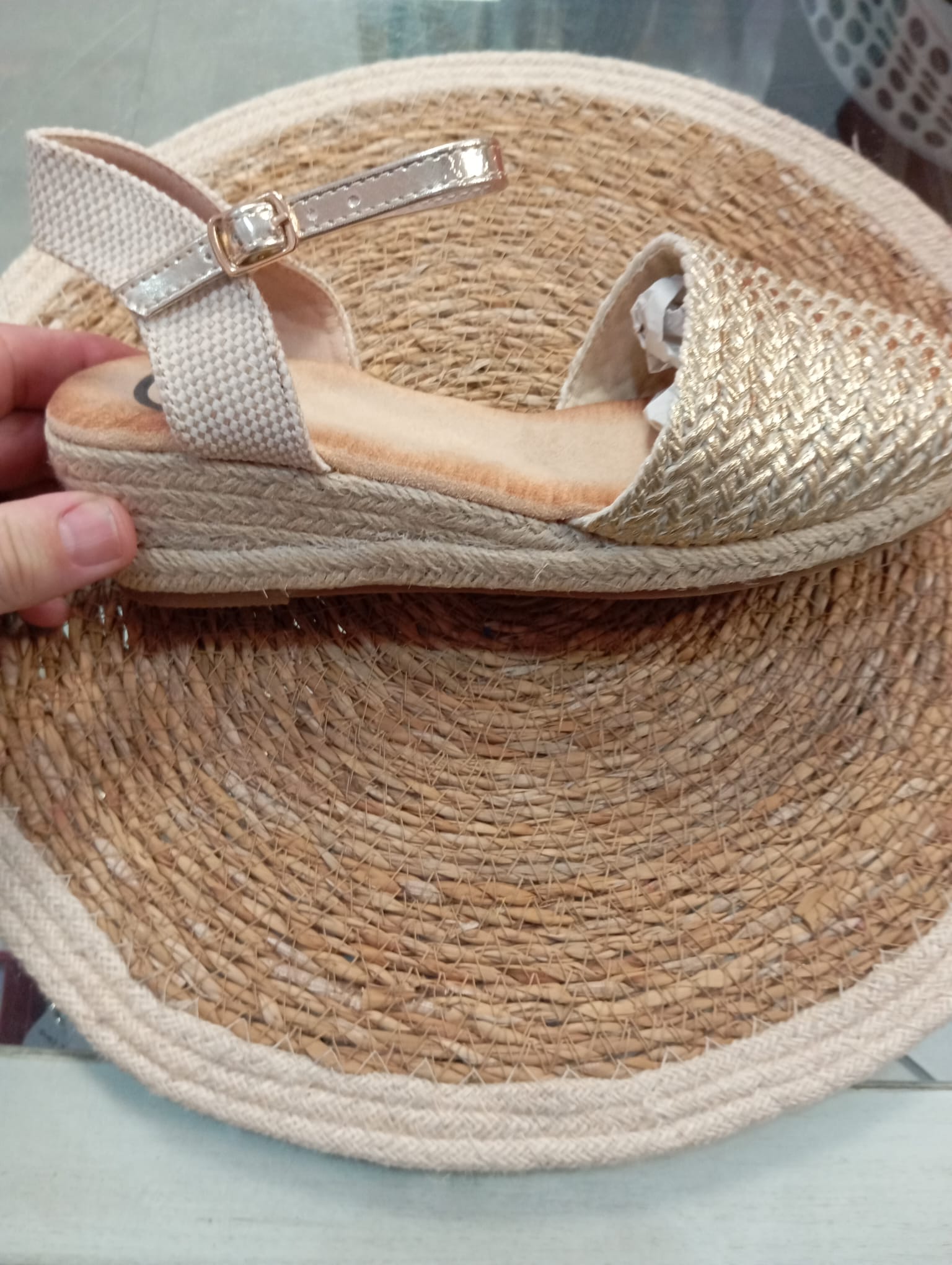 ZAPATILLAS ESPARTO COLOR DORADO BAJAS