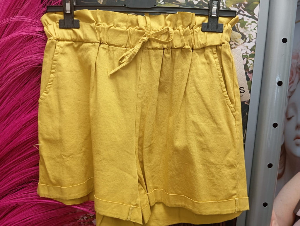 PANTALON CORTO CON BOLSILLOS