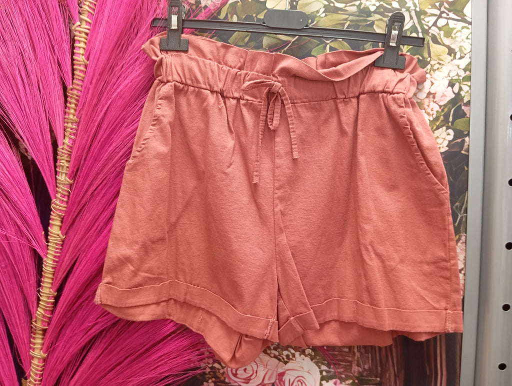 PANTALON CORTO CON BOLSILLOS