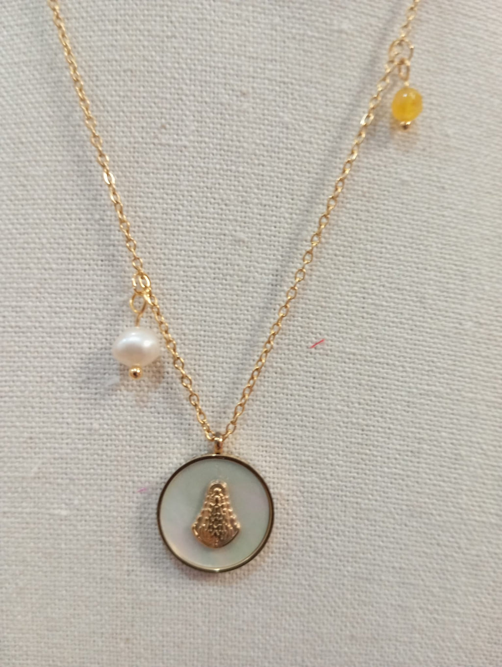 MEDALLA VIRGEN DEL ROCIO CON CADENA EN NACAR Y ACERO