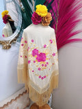 MANTON BORDADO BEIGE CON FLORES ORO/BUGANVILLA