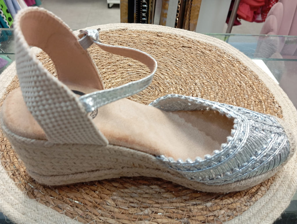 ZAPATILLAS ESPARTO COLOR PLATA