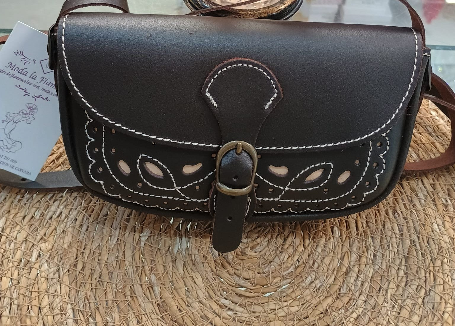 BOLSO RIÑONERA ROCIERO DE PIEL Y CIERRE CON HEBILLA