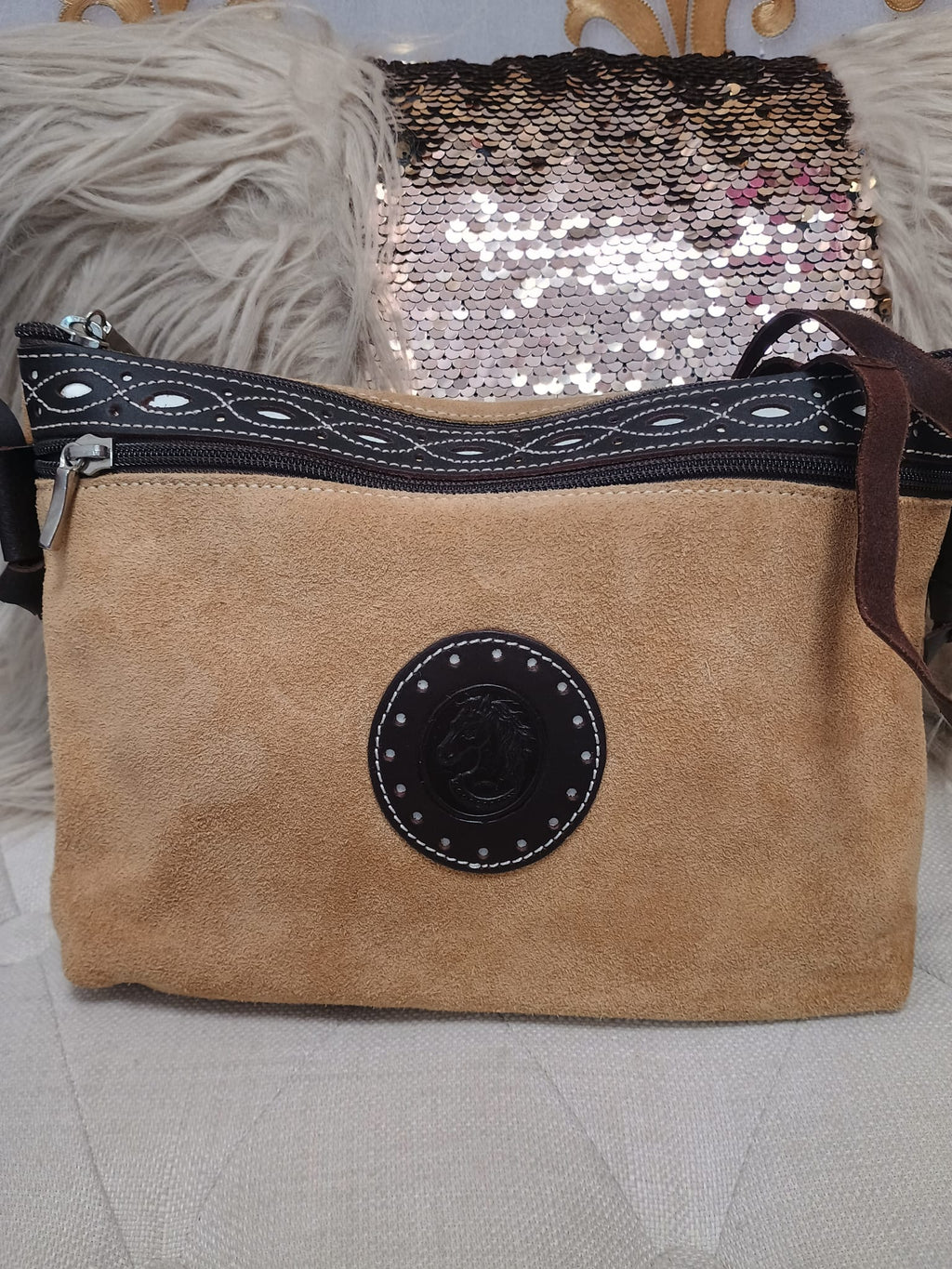 BOLSOS BANDOLERAS DE PIEL DE ANTE CON CIERRE DE CREMALLERA