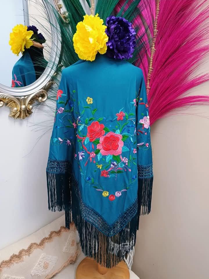MANTON BORDADO VERDE PETROLEO CON FLORES COLORES