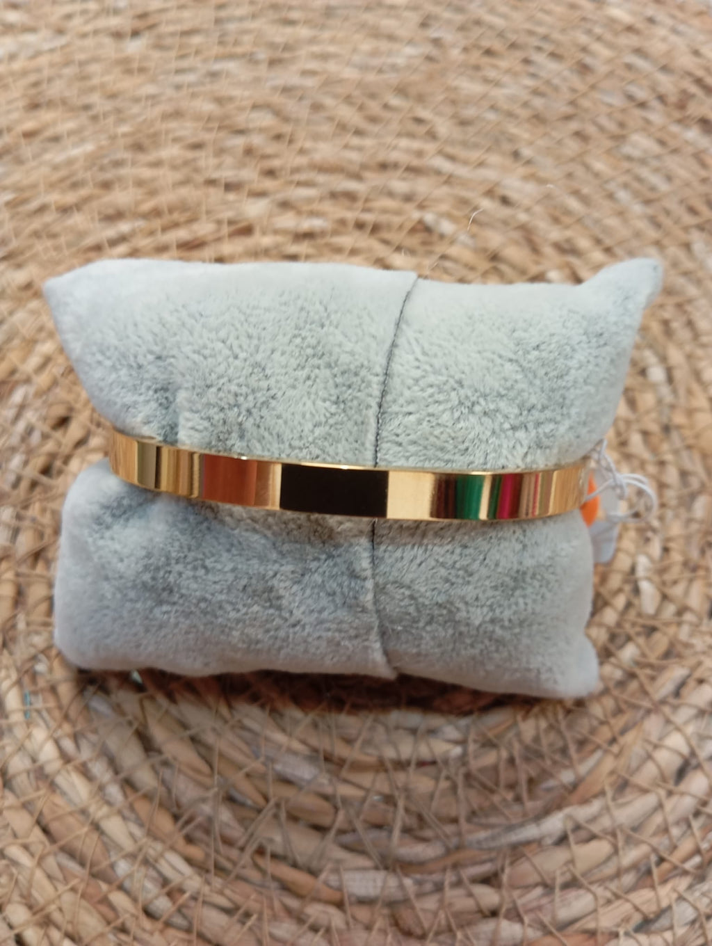 PULSERA VIRGEN DEL ROCIO DORADA RIGIDA