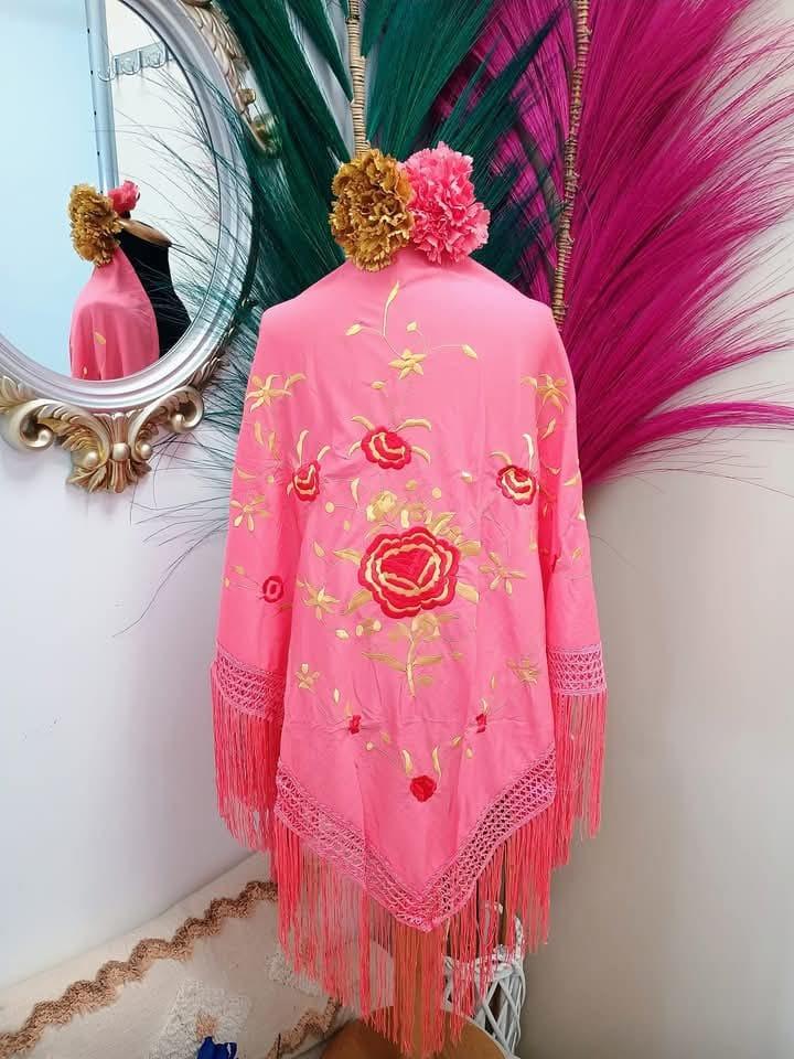 MANTON BORDADO CORAL CON FLORES ORO/ROJO