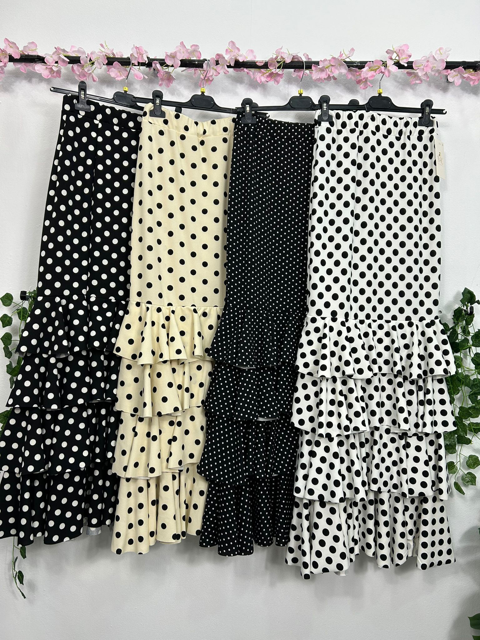 FALDA DE FLAMENCA VOLANTES RECTOS LUNARES